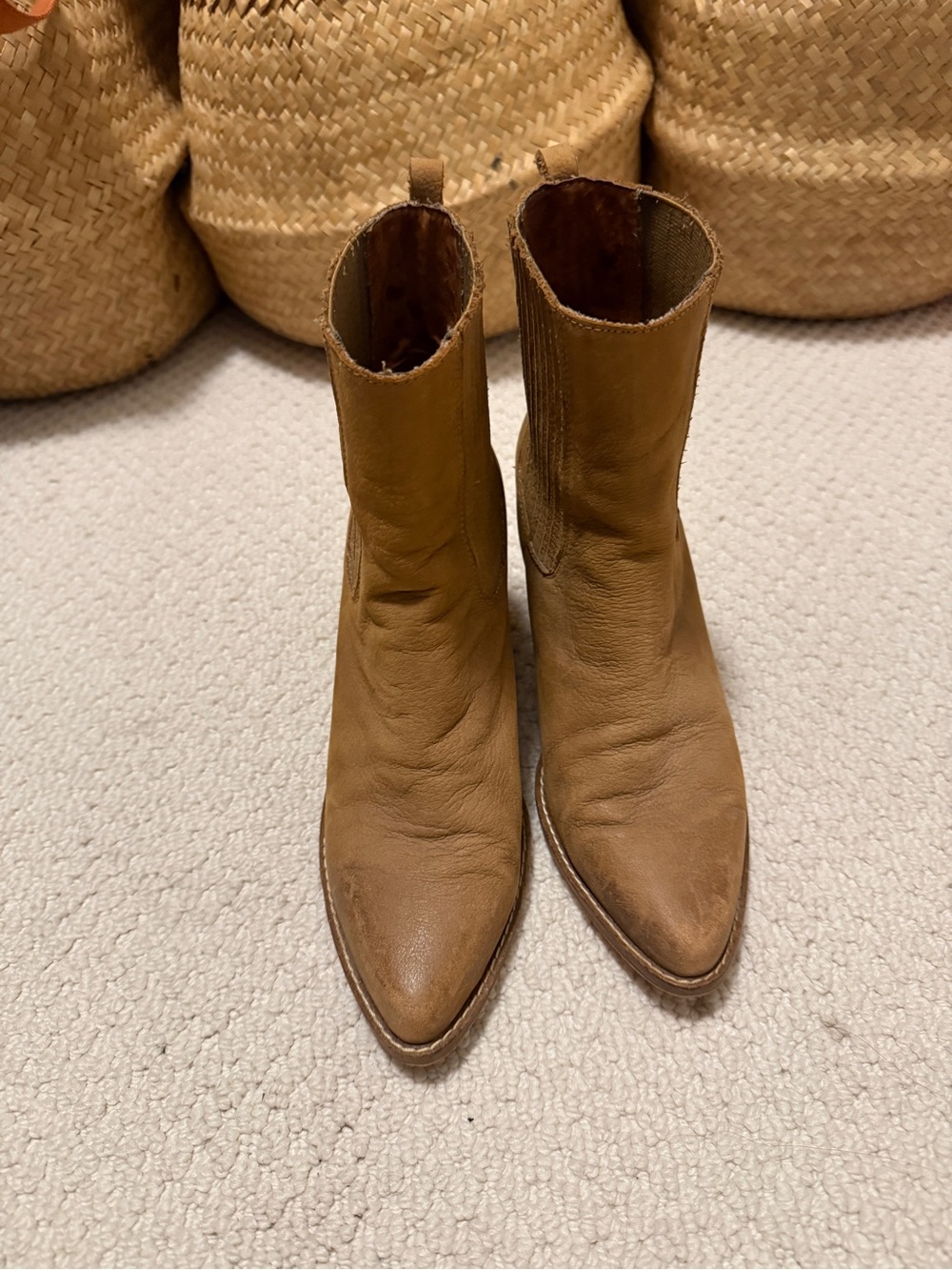 Urge Toronto Booties Women's Tan Leather Pointed-Toe Ankle Boots